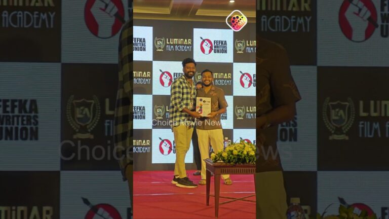 100 പേർക്ക് കൈ കൊടുത്ത് ശാപം മാറ്റി ബേസിൽ ജോസഫ് 😂 അവസാനം ഒരു ചിരി ഉണ്ട് 😂🔥#basiljoseph #shorts