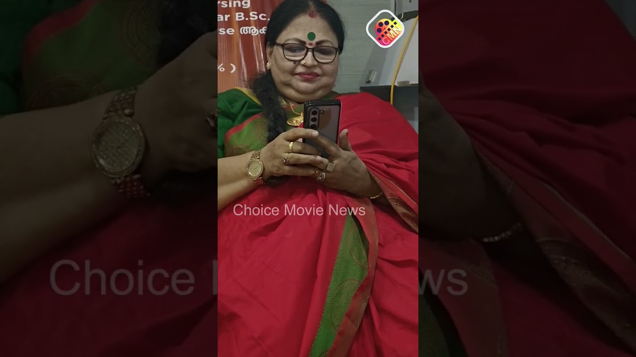 പൊന്നമ്മ ചേച്ചി ഫോണിൽ കാര്യമായിട്ട് എന്തോ നോക്കുവാണ് 😂 #ponnammababu #cinema