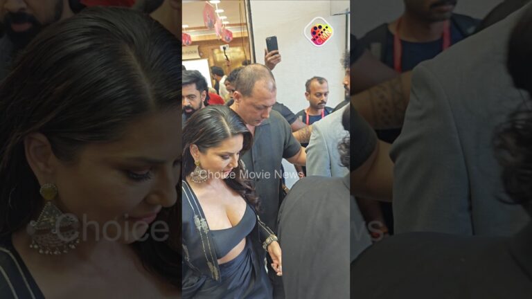 സണ്ണി കമ്മൽ ശ്രെദ്ദിച്ചൊ 🥰🤗#sunnyleone #rkmall # trivandrum
